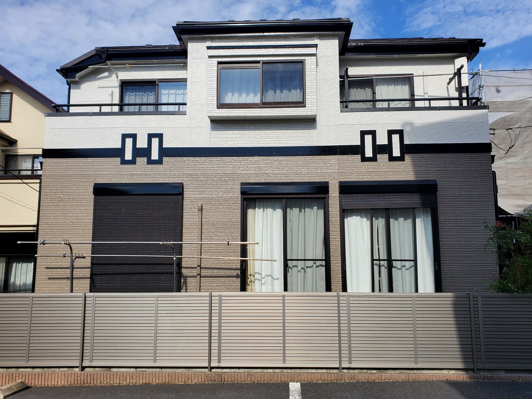 川口市屋根施工後の写真。写真の中央に差し替えてくださいAFTERの文字