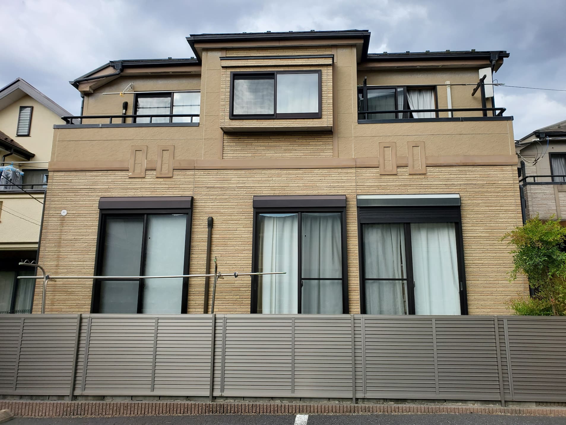 川口市外壁施工前の写真。写真の中央に差し替えてくださいBEFOEREの文字