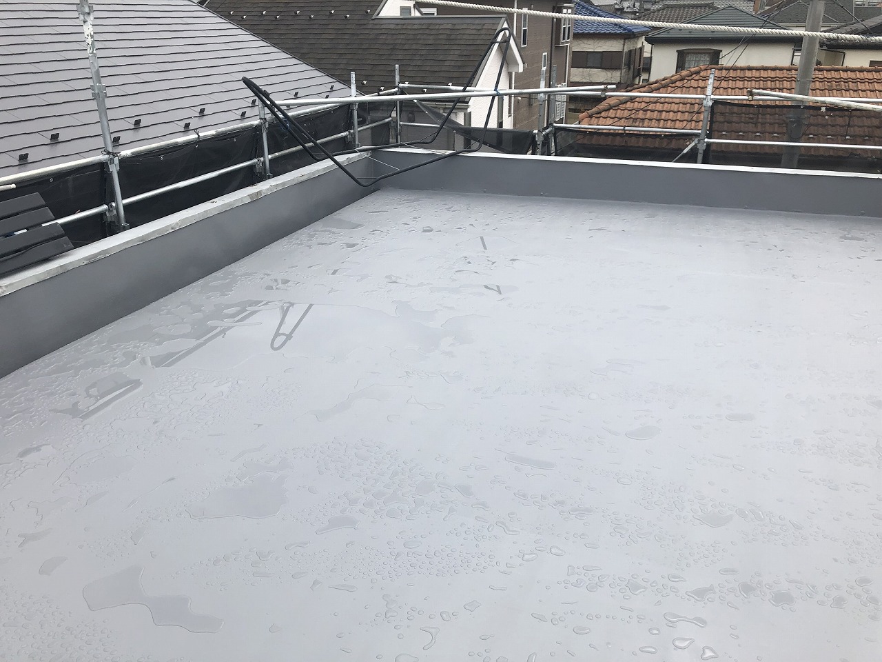 川口市の防水工事がきれいにされた屋上・・・だが!?