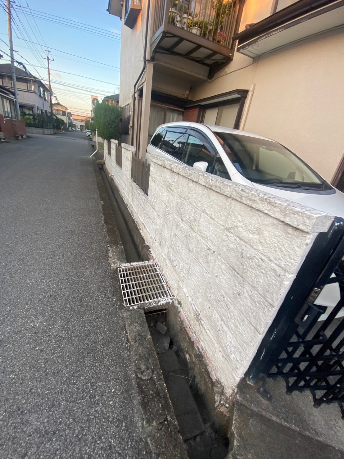 川口市外壁施工前の写真。写真の中央に差し替えてくださいBEFOEREの文字