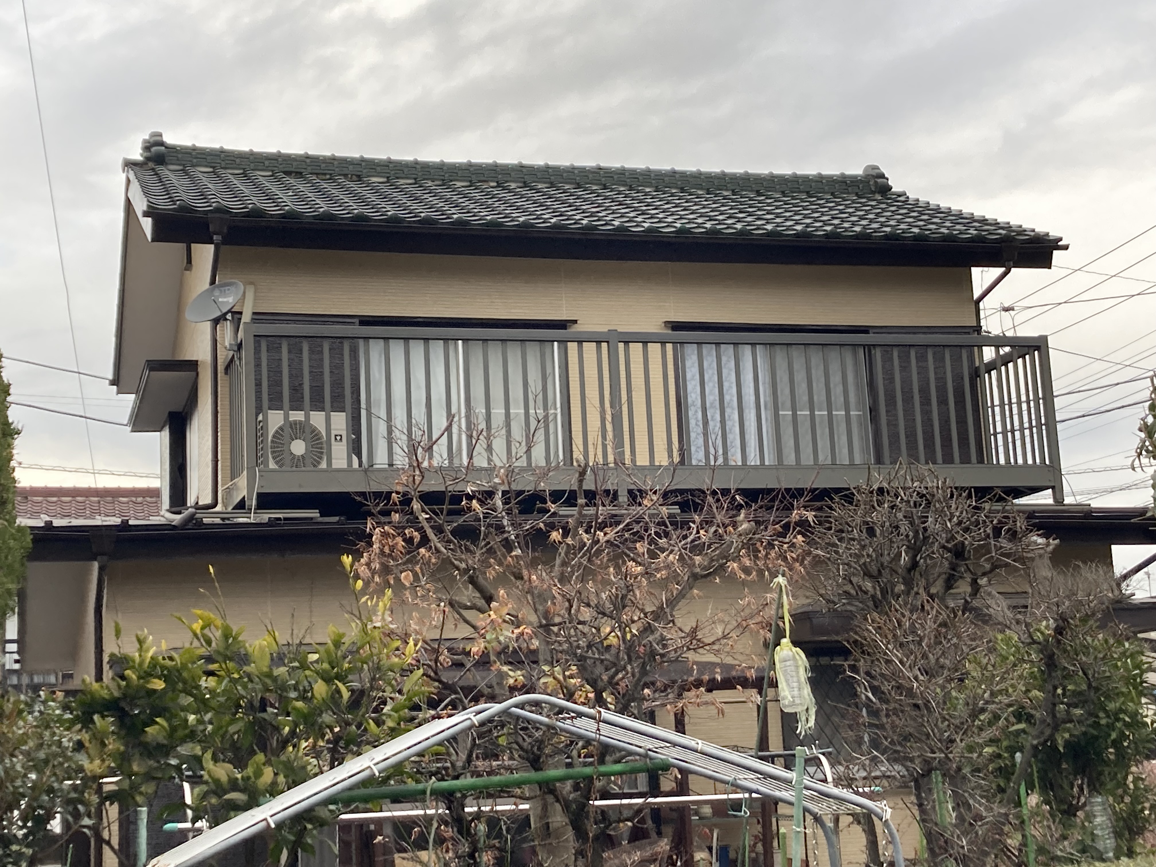 越谷市南荻島の緑の和瓦のお住まい