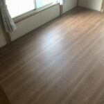 フローリングを貼った真壁の部屋