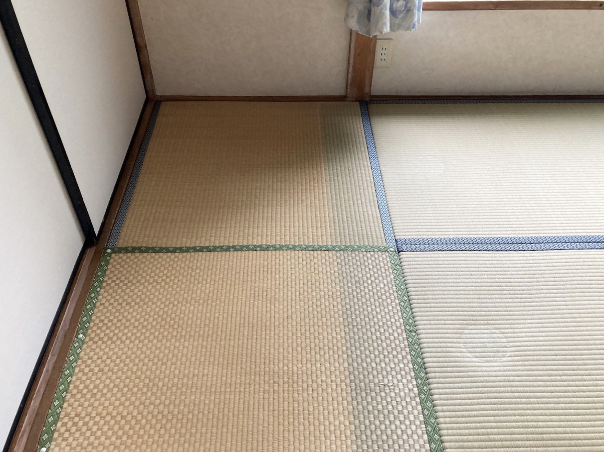日焼け跡のついた年季の入った畳