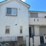 外壁を白一色で塗り替えられたお住い
