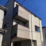 川口市芝にて 外壁塗装工事をさせていただきました 日本ペイント ファインパーフェクトトップ　メイン ND-152／ベランダ ND-342