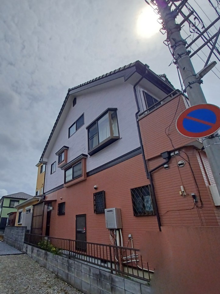 越谷市千間台東にて外壁一面金属サイディング張り工事をさせていただきました 外壁サイディング2階部分 アイジー工業 NF-シャドーライン ブロッサムピンク