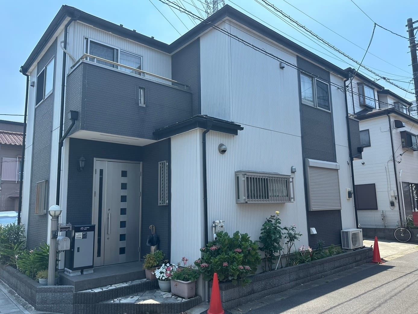 越谷市大房にて外壁塗装工事をさせていただきました
ロックペイント １液ユメロックDX　JN-30／JN-87