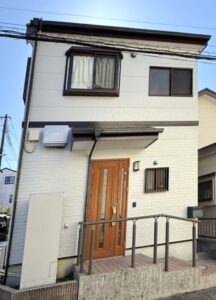 川口市伊刈にて 外壁塗装工事をさせていただきました。 外壁塗料：日本ペイント　ファインパーフェクトトップ　　色：ND-103