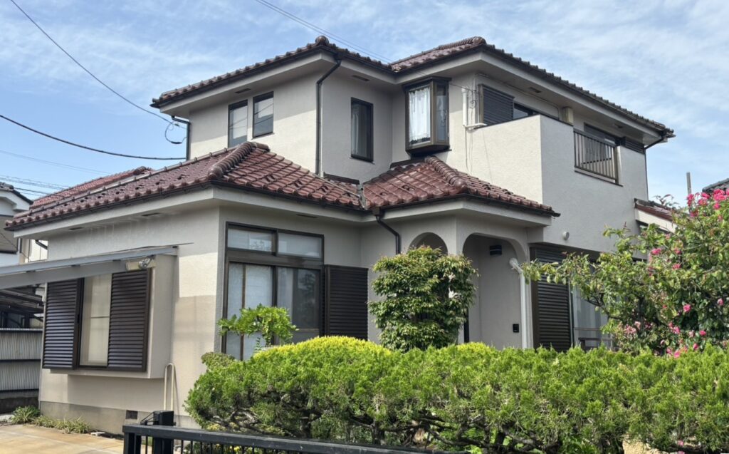 川口市神戸にて 外壁塗装工事をさせていただきました。 外壁塗料:岩建ホームテックオリジナル スーパープロガードフッ素 色:IW-009