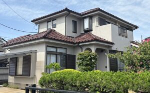 川口市神戸にて 外壁塗装工事をさせていただきました。　　　外壁塗料：岩建ホームテックオリジナル　スーパープロガードフッ素 　色：IW-009