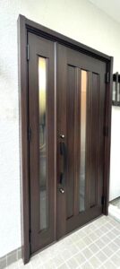 川口市芝にて 玄関ドア交換工事をさせていただきました　LIXIL リシェント C12N型 クリエダーク