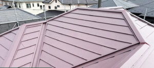 川口市差間にて 屋根上葺き工事をさせていただきました　　　アイジー工業　スーパーガルテクト　Sシェイドワインレッド