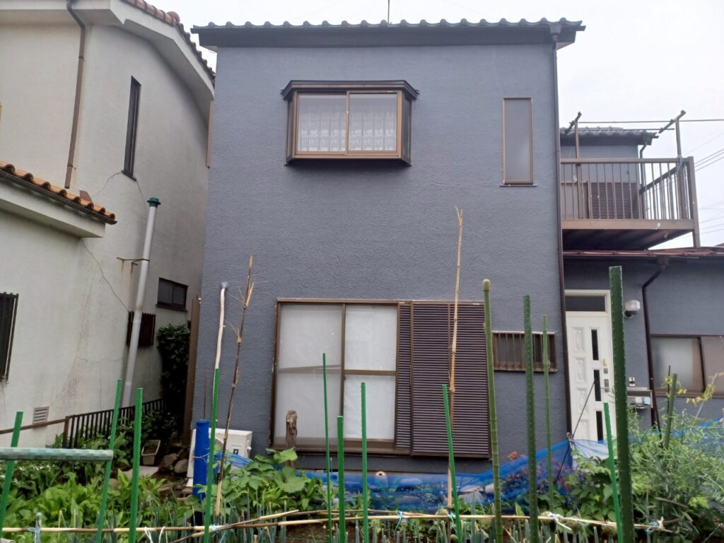 外壁塗装工事の是公後の写真 グレーの外壁