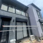 グレー系で外壁塗装した見沼区の2階建て戸建て住宅
