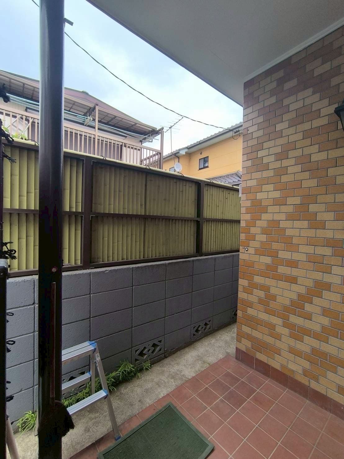 柏市豊住の目隠しフェンス取付前の様子