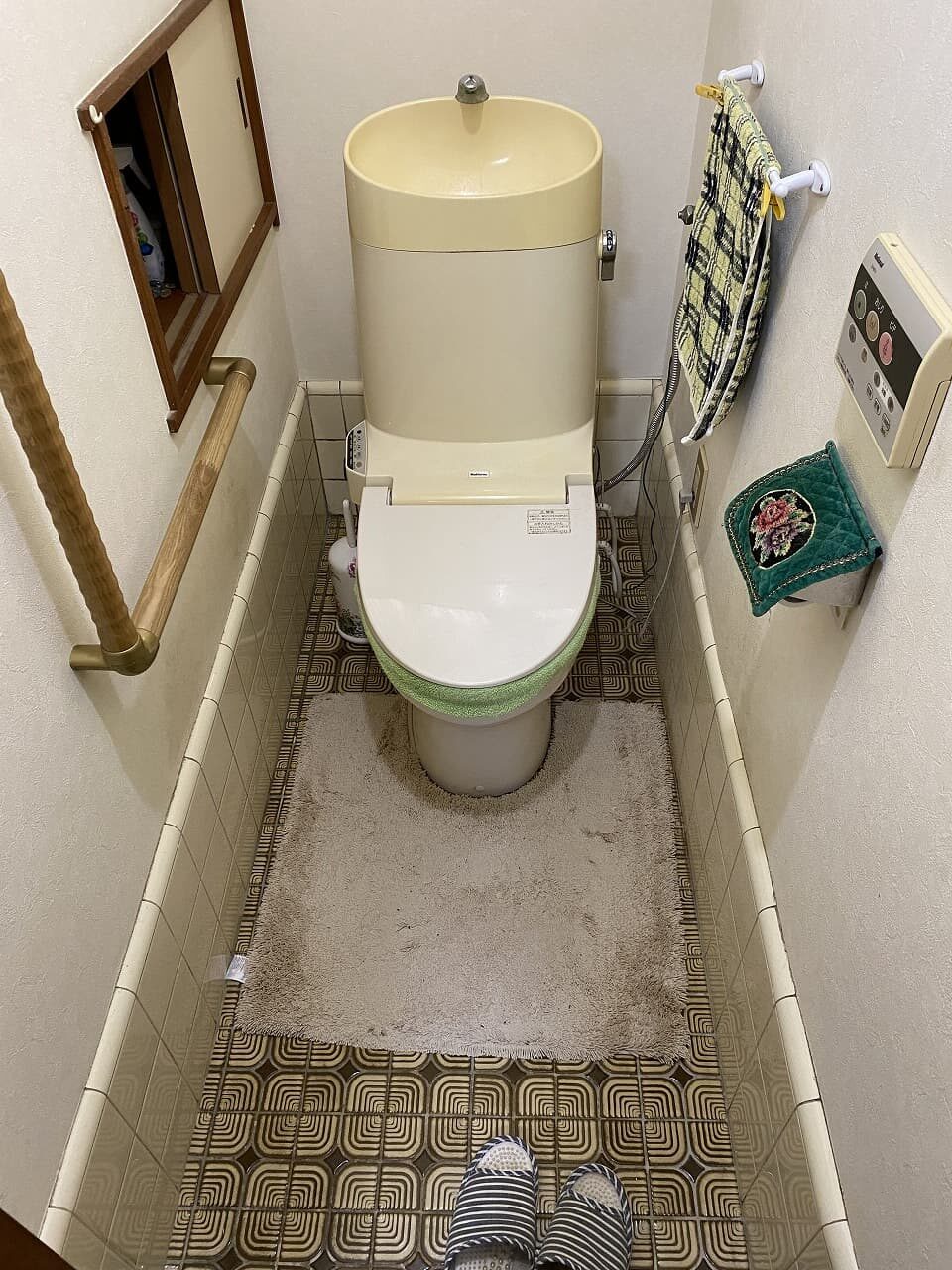 使い古されたトイレ