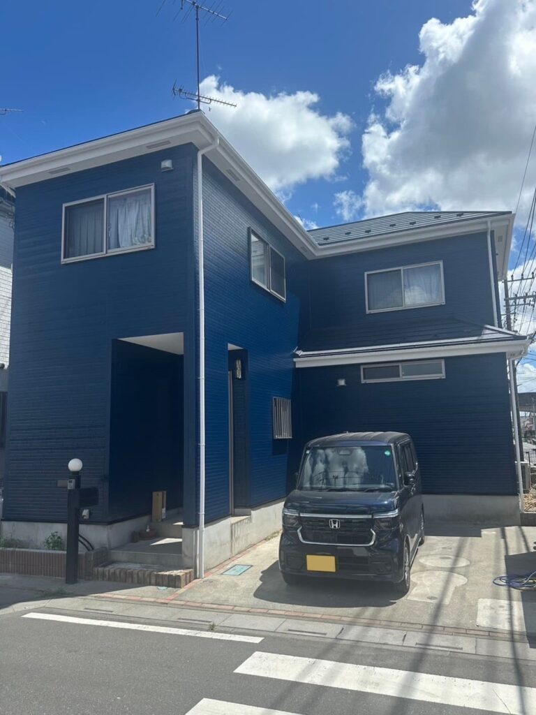 三郷市栄の屋根上葺き・外壁塗装工事施工後の様子