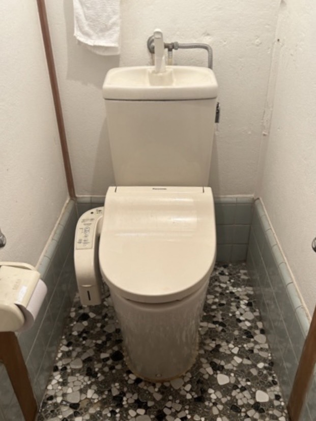 越谷市元柳田町のトイレ交換工事施工前の様子