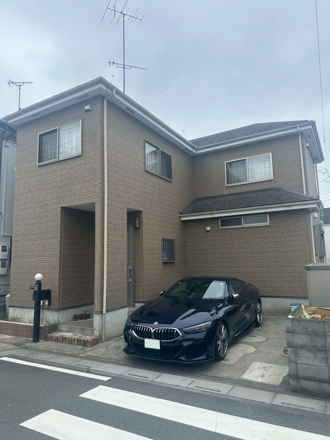 三郷市栄の屋根上葺き・外壁塗装工事施工前の様子