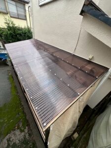 波板交換後の美しく仕上がった屋根の画像