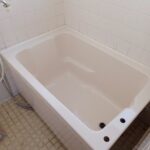 浴槽工事の施工後の写真　白い浴槽