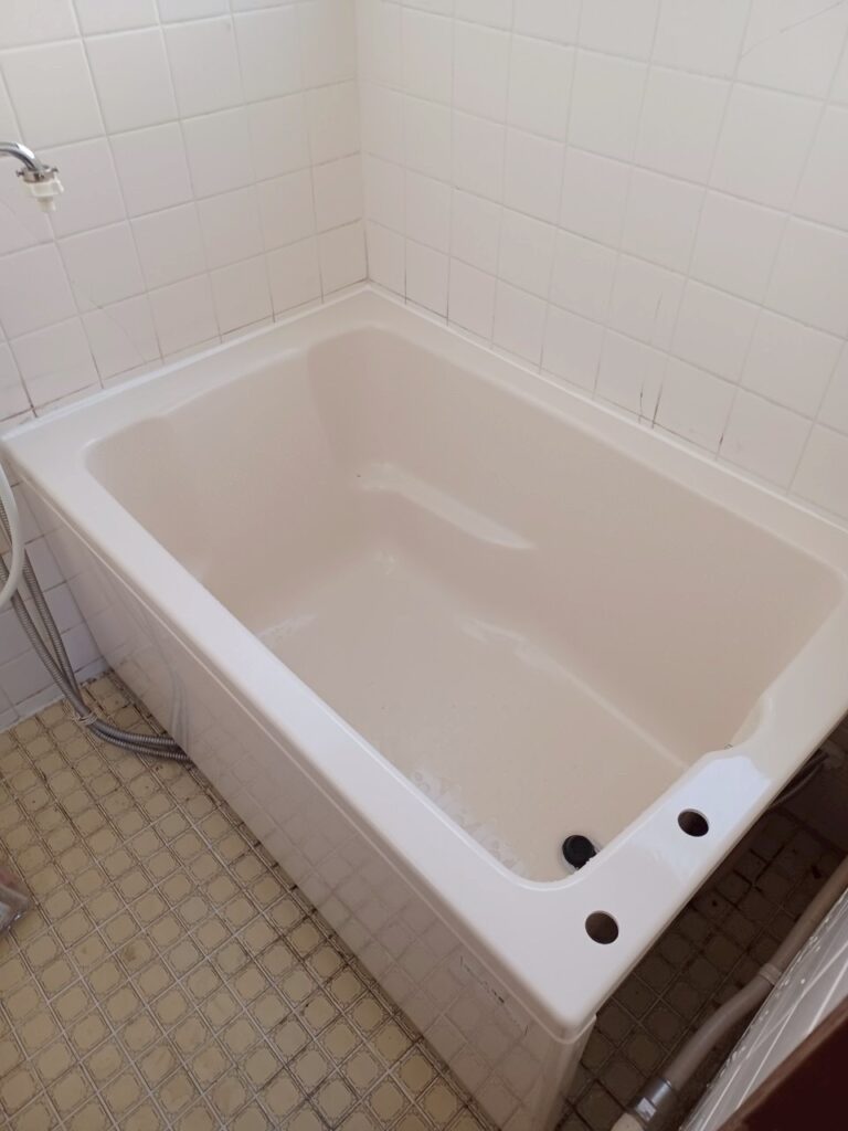浴槽工事の施工後の写真 白い浴槽