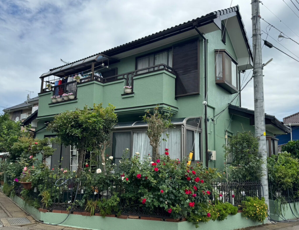 柏市南逆井にて外壁塗装工事をさせていただきました ロックペイント ハイパーユメロック RP320
