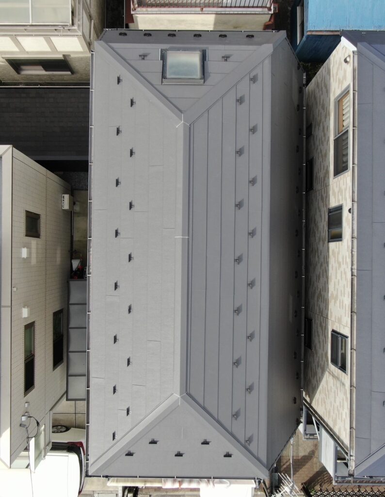 葛飾区細田にて屋根上葺き工事をさせていただきました アイジー工業 スーパーガルテクト Sシェイドチャコール