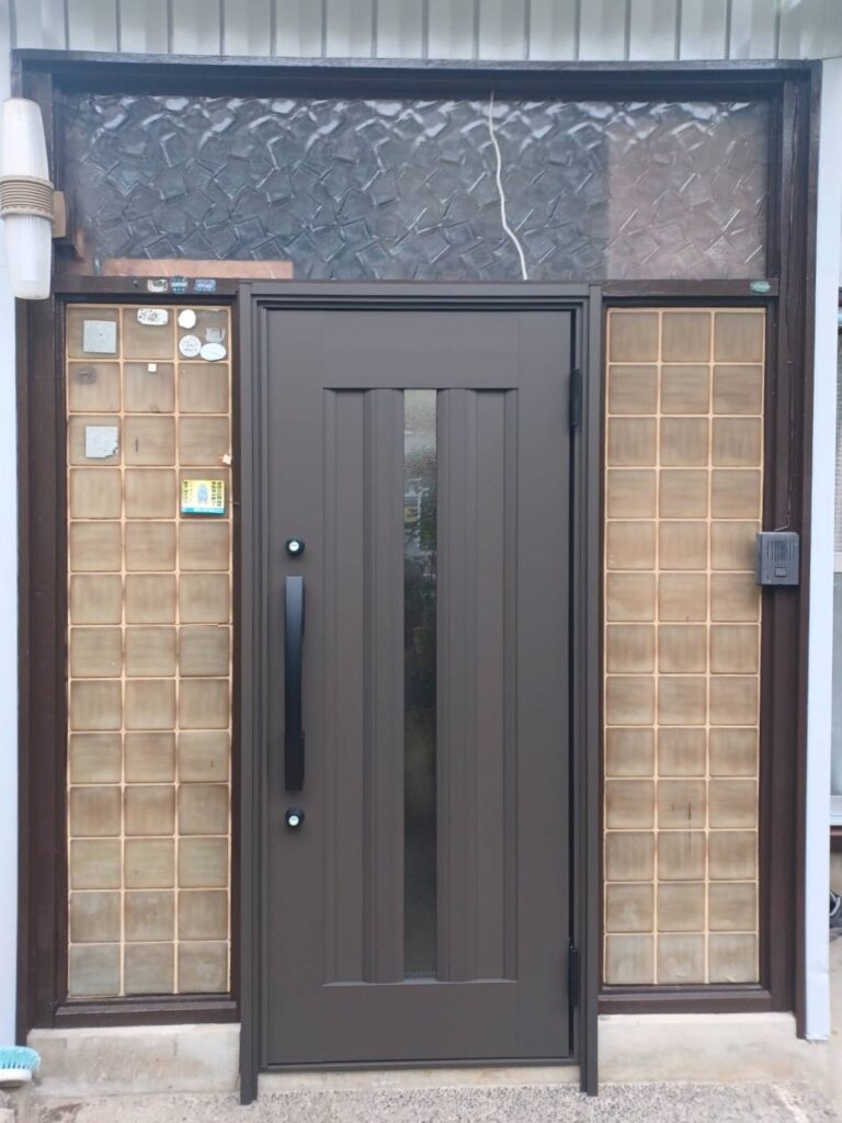 越谷市赤山町玄関ドア交換工事施工後