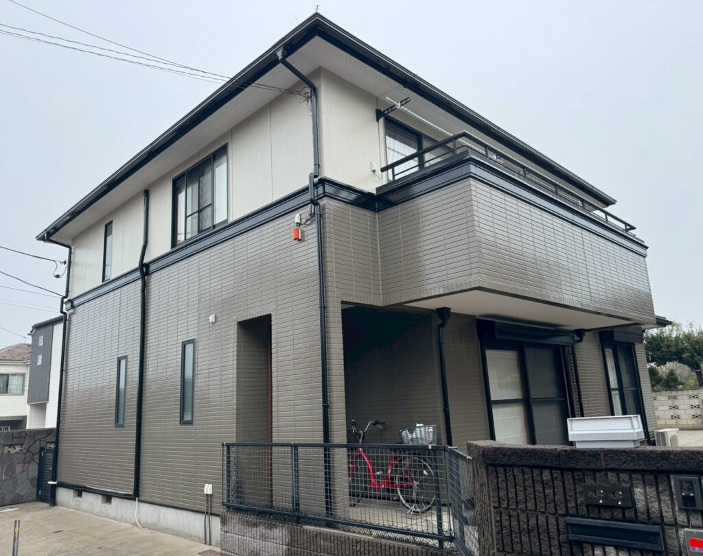 柏市弥生町　外壁がきれいに塗装された家の様子
