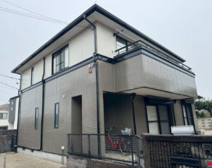 柏市弥生町　外壁がきれいに塗装された家の様子
