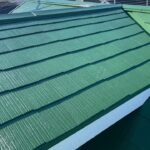 屋根塗装工事成功後の写真　緑色の屋根