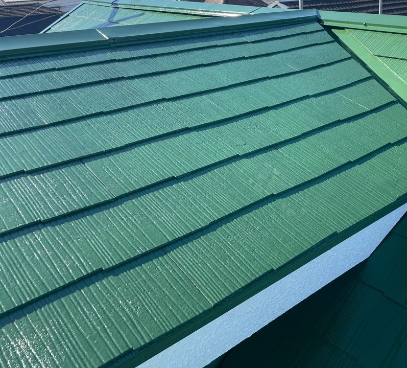 屋根塗装工事成功後の写真 緑色の屋根
