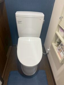 春日部市緑町トイレ交換工事の施工後の写真白いトイレ