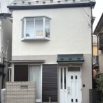 川口市本前川にて屋根上葺き、外壁塗装工事をさせていただきました 屋根建材：アイジー工業　スーパーガルテクト　Sシェイドモスグリーン 外壁塗料：岩建ホームテックオリジナル　プロガードTP-RG