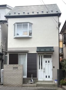 川口市本前川にて屋根上葺き、外壁塗装工事をさせていただきました 屋根建材：アイジー工業　スーパーガルテクト　Sシェイドモスグリーン 外壁塗料：岩建ホームテックオリジナル　プロガードTP-RG