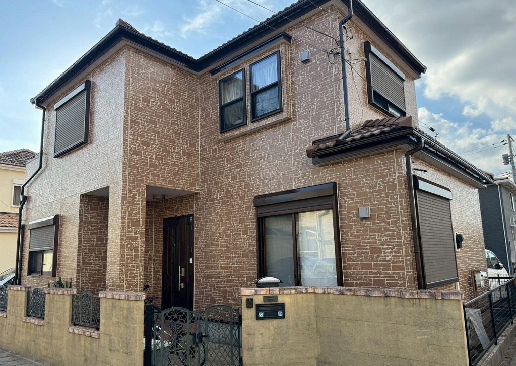 外壁塗装工事後の美しい家の様子