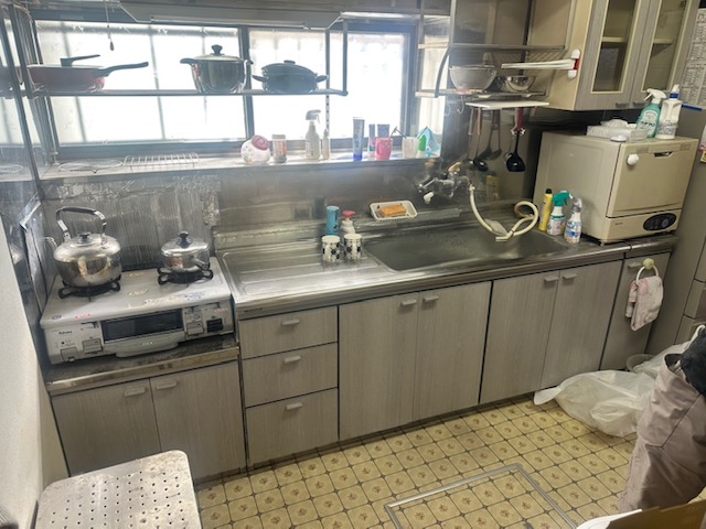 三郷市彦成キッチン下台交換工事施工前