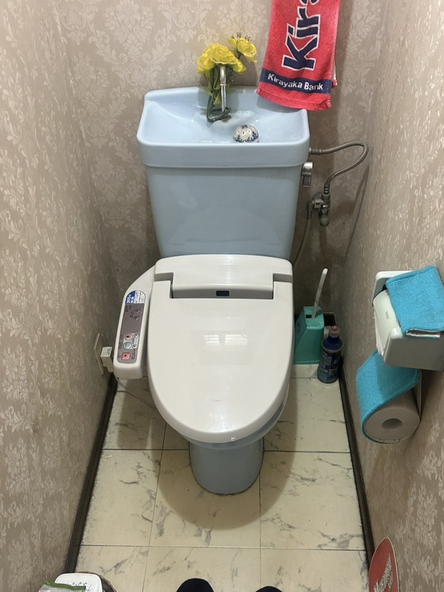 越谷市恩間トイレ交換工事施工前