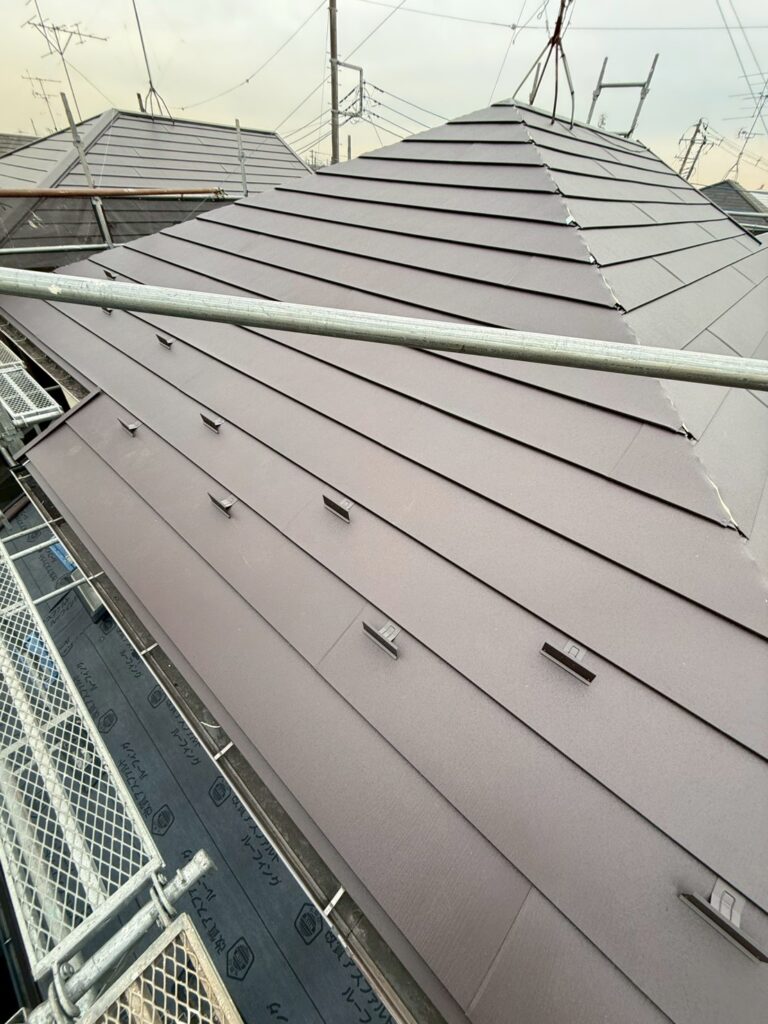 屋根上葺き工事の施工後の写真