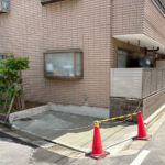 川口市飯塚にて駐車場造作、フェンス取付工事をさせていただきました 使用建材：LIXIL　フェンスAB YL3型　横ルーバー