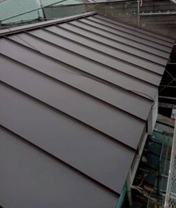 金属屋根葺き替え工事の施工後の写真