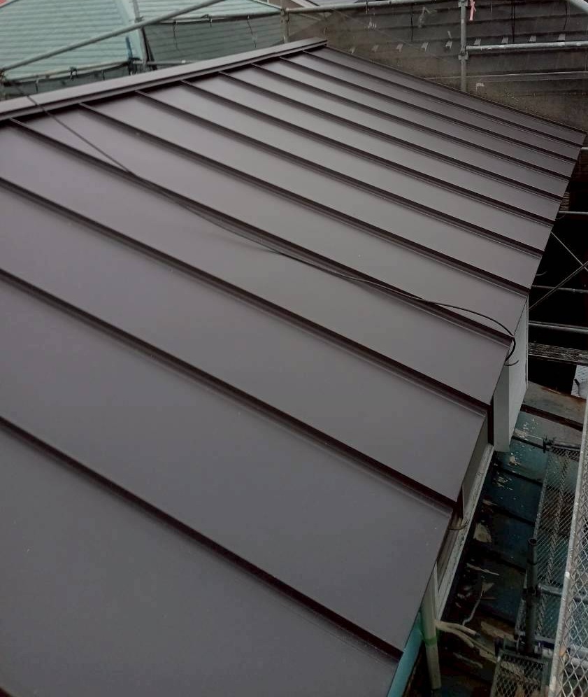 金属屋根葺き替え工事の施工後の写真