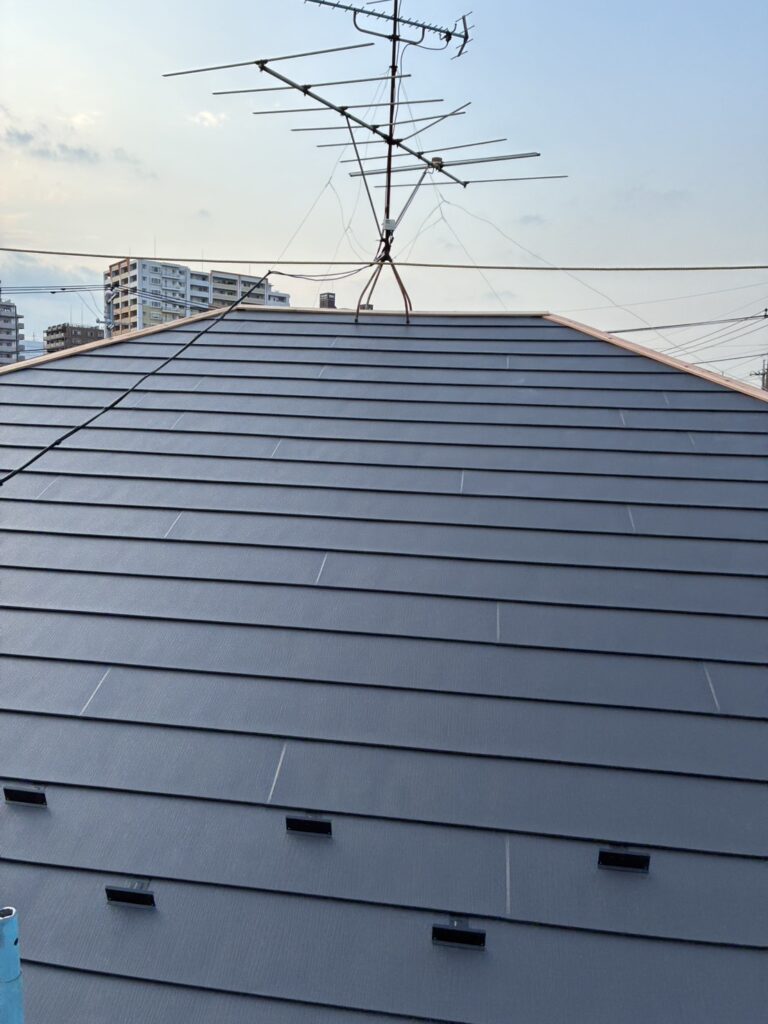 屋根上葺き工事の施工後の写真