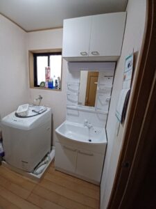 洗面化粧台交換工事の施工後の写真