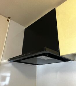 川口市源左衛門新田にてレンジフード交換工事をさせていただきました